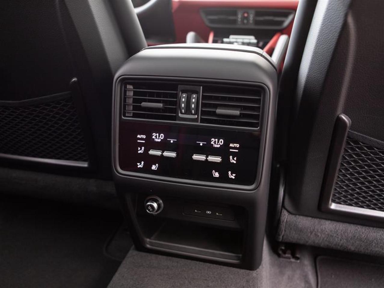 2025 Porsche Cayenne AWD Photo