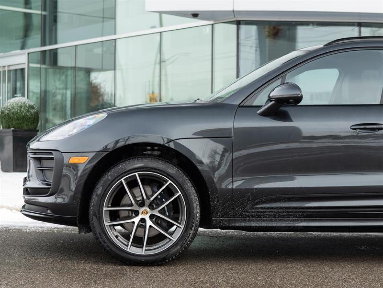 2024 Porsche Macan AWD Photo4