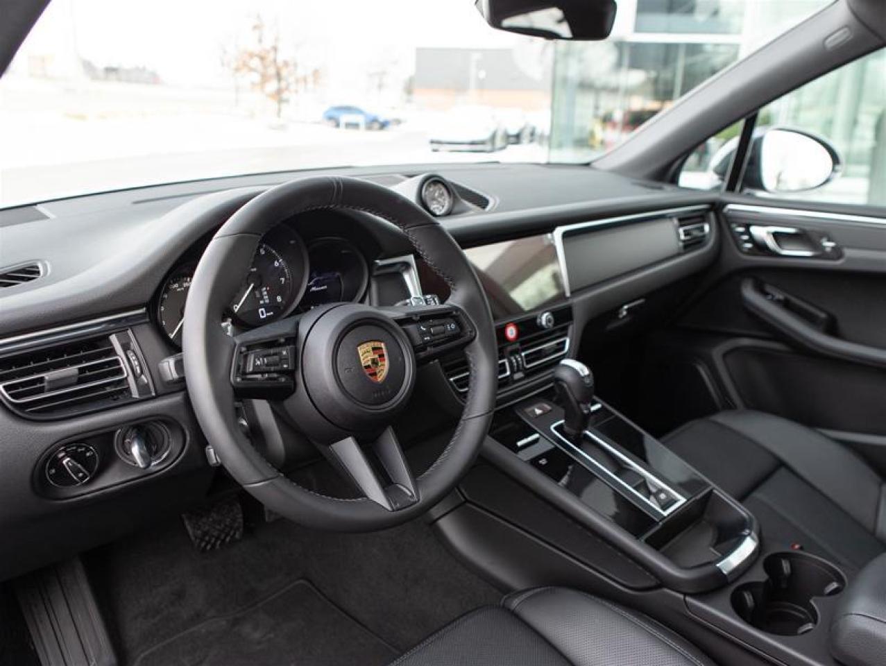 2024 Porsche Macan AWD Photo