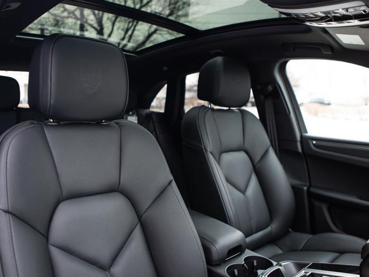 2024 Porsche Macan AWD Photo