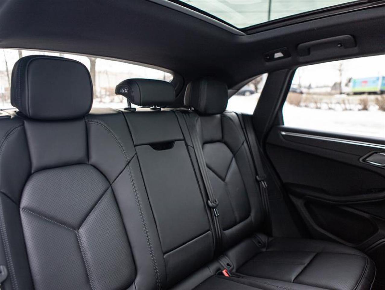 2024 Porsche Macan AWD Photo