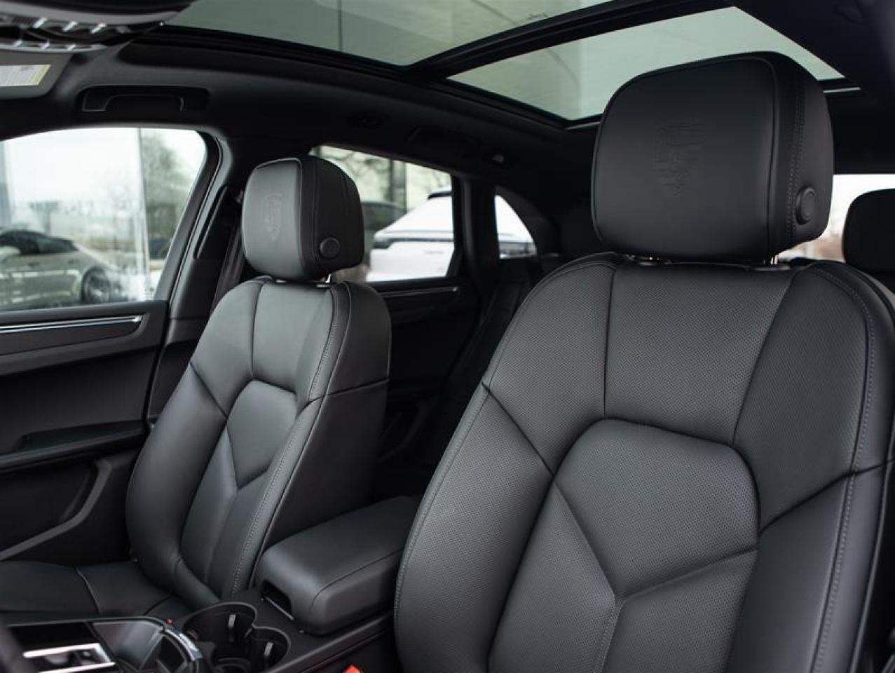 2024 Porsche Macan AWD Photo