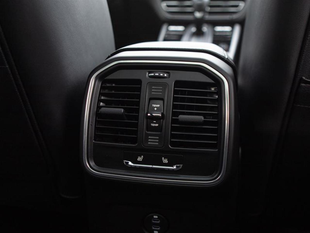 2024 Porsche Macan AWD Photo