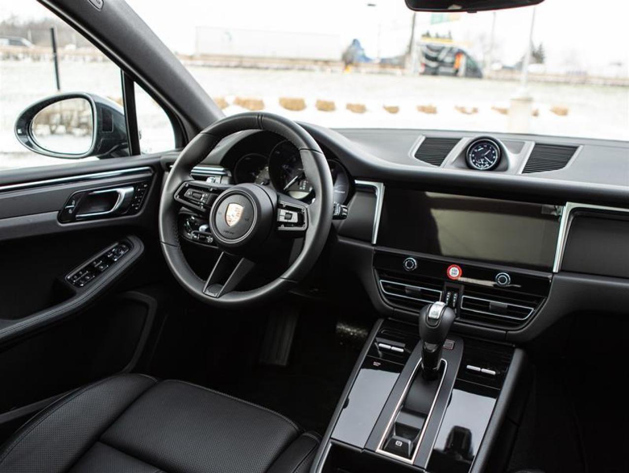 2024 Porsche Macan AWD Photo