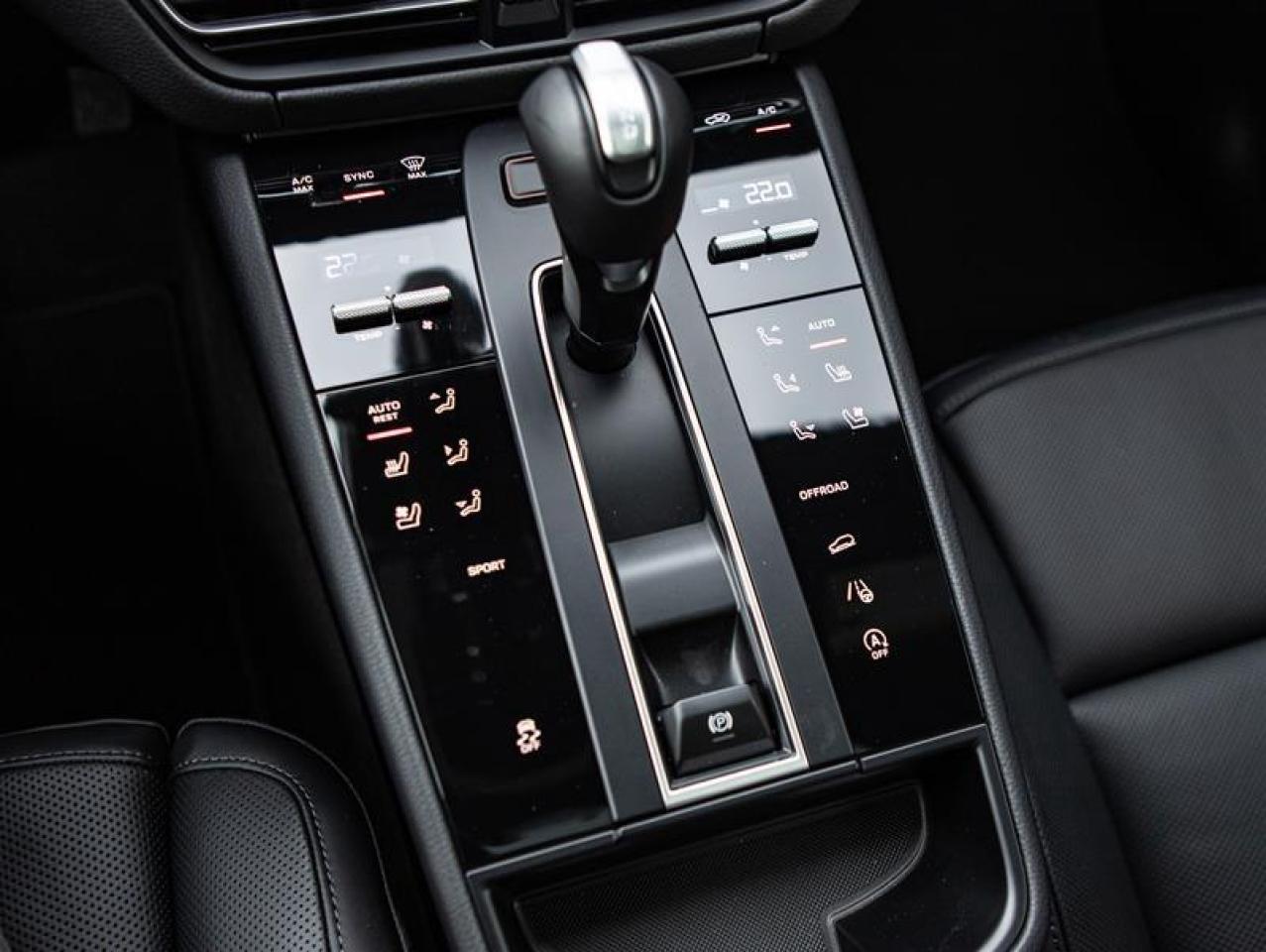 2024 Porsche Macan AWD Photo