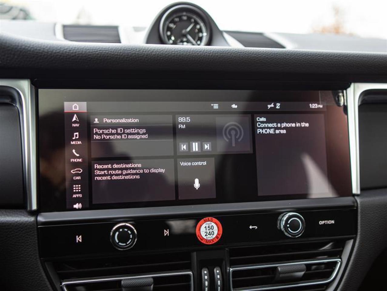 2024 Porsche Macan AWD Photo