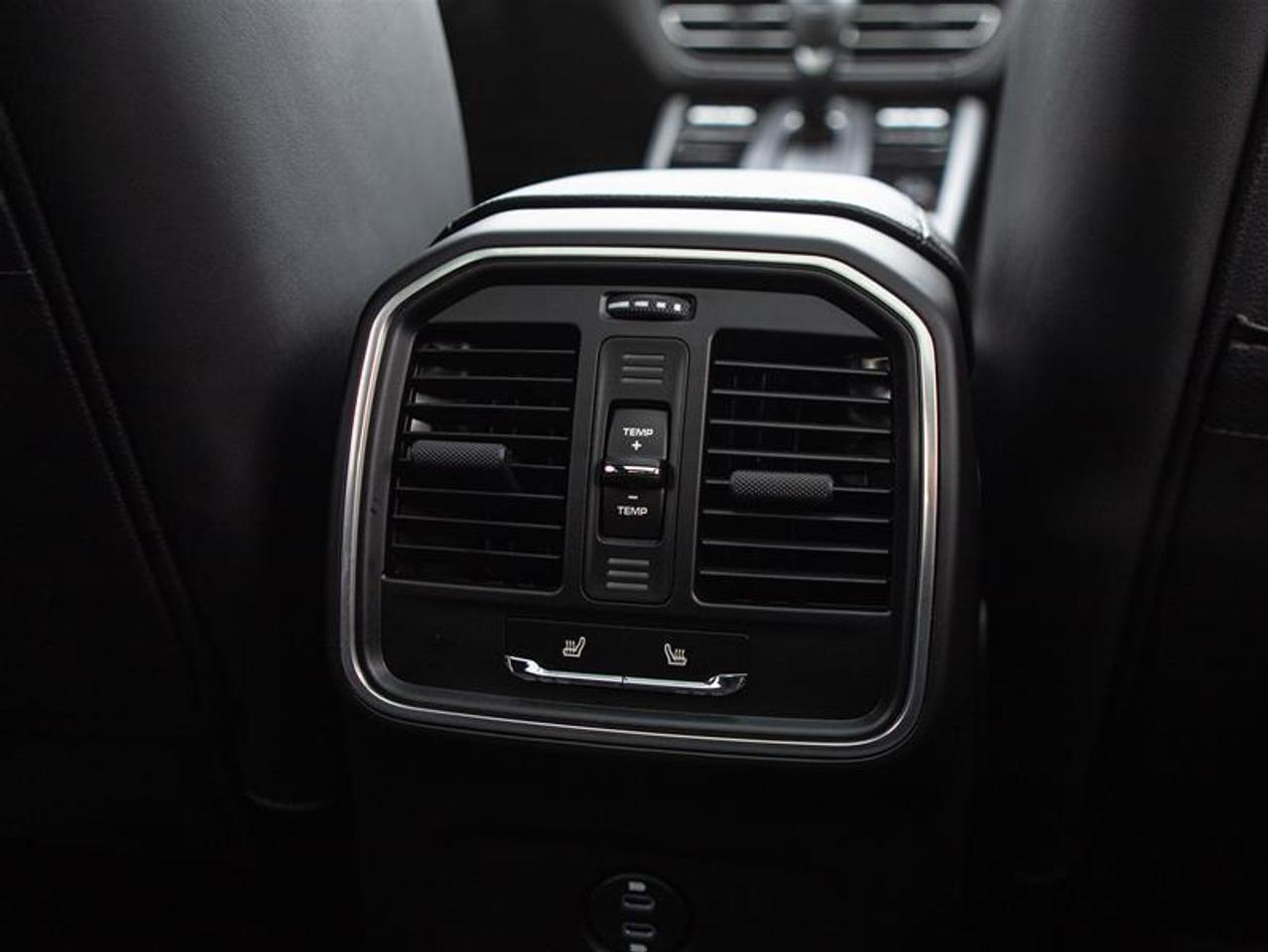 2024 Porsche Macan AWD Photo
