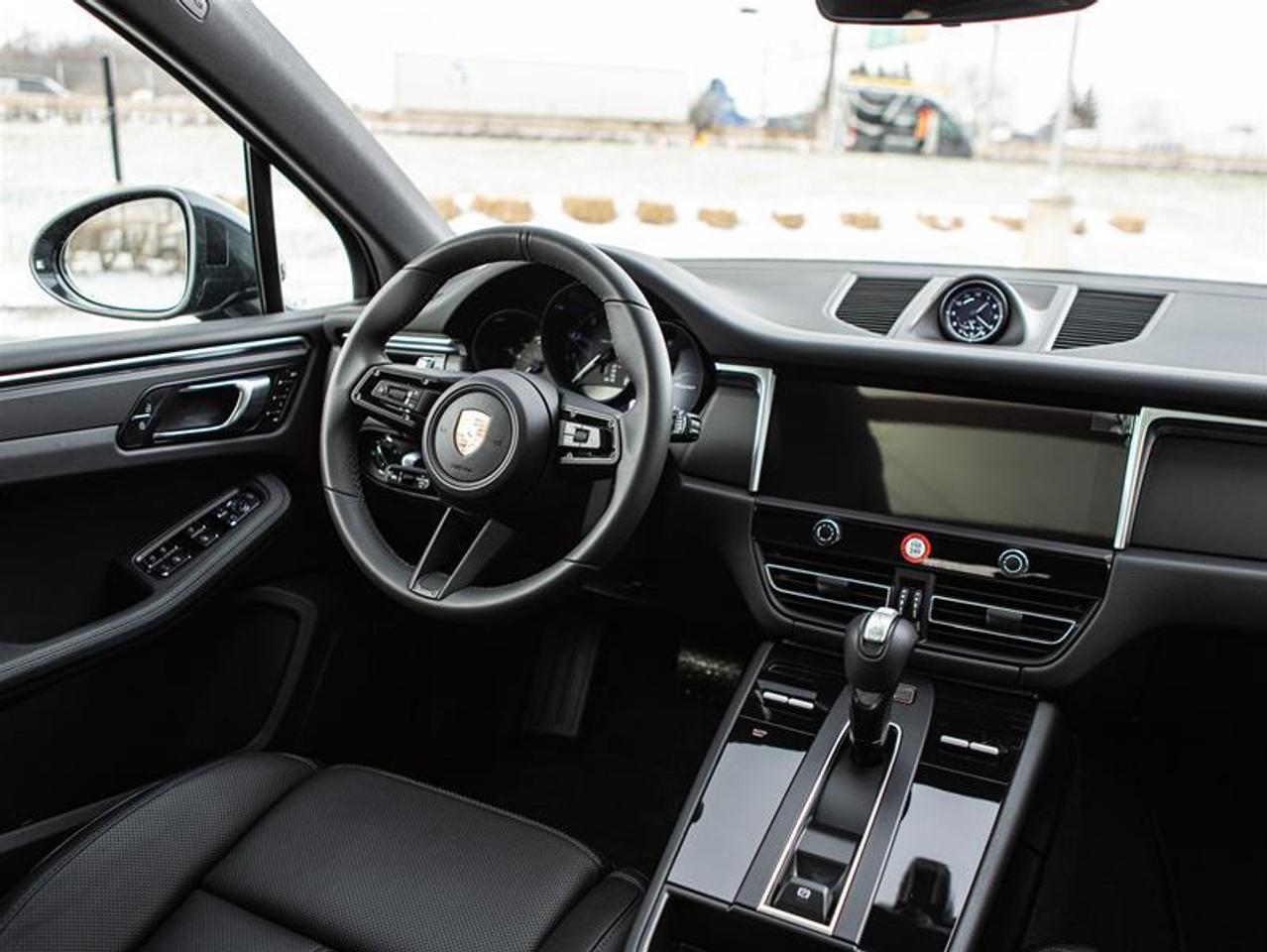 2024 Porsche Macan AWD Photo