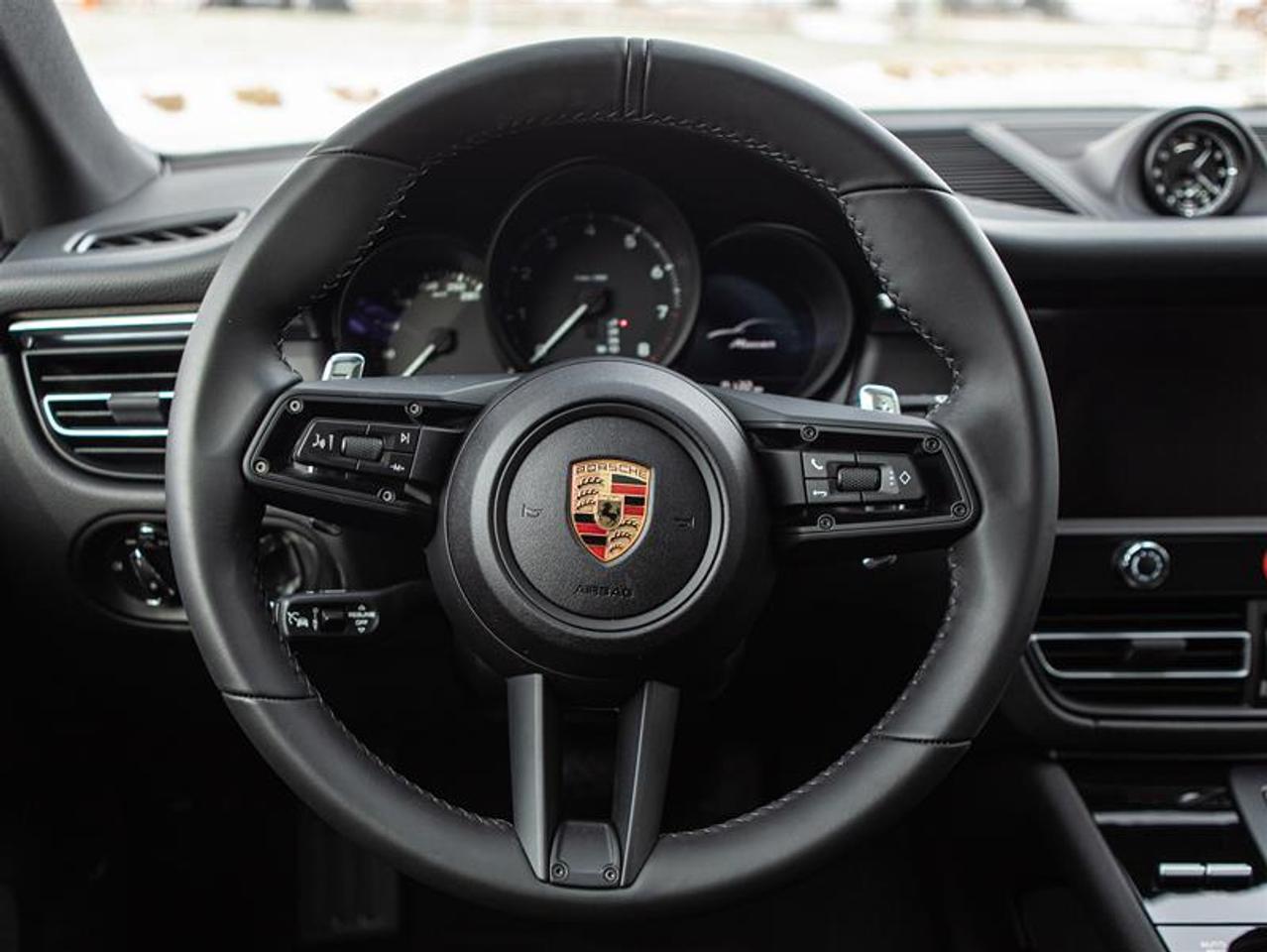 2024 Porsche Macan AWD Photo