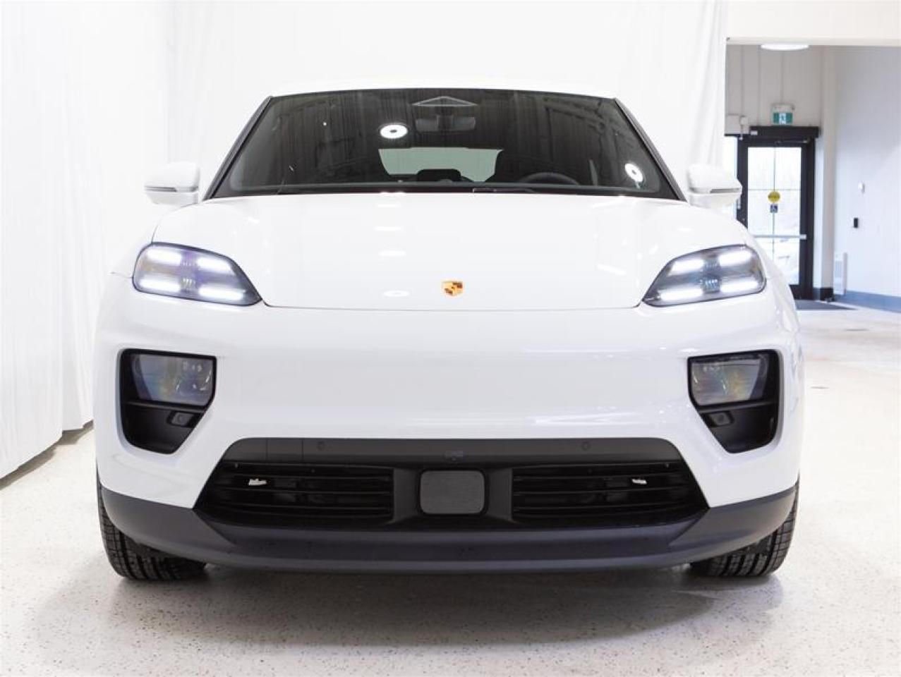 2025 Porsche Macan Electric 4S AWD Photo