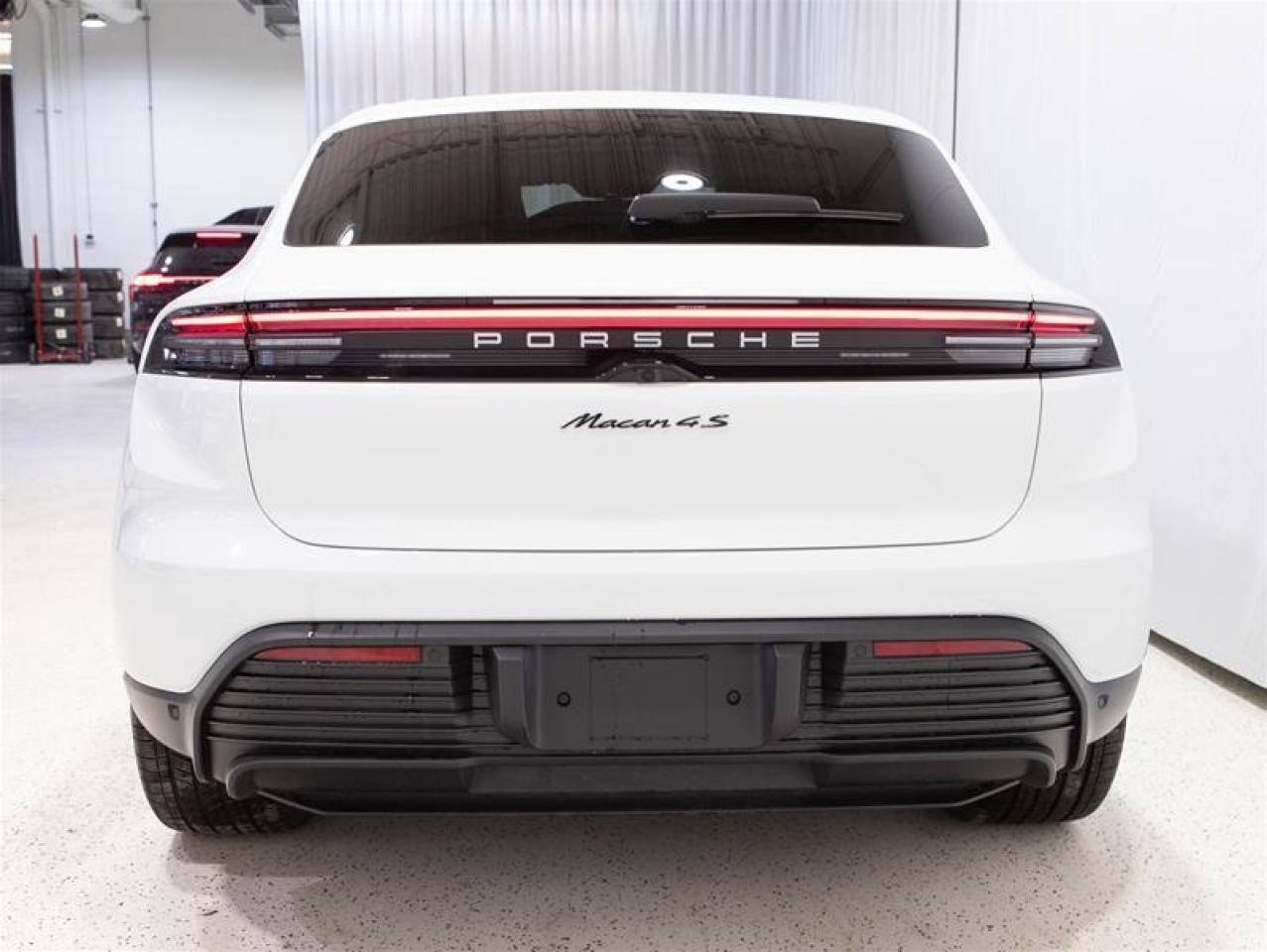 2025 Porsche Macan Electric 4S AWD Photo