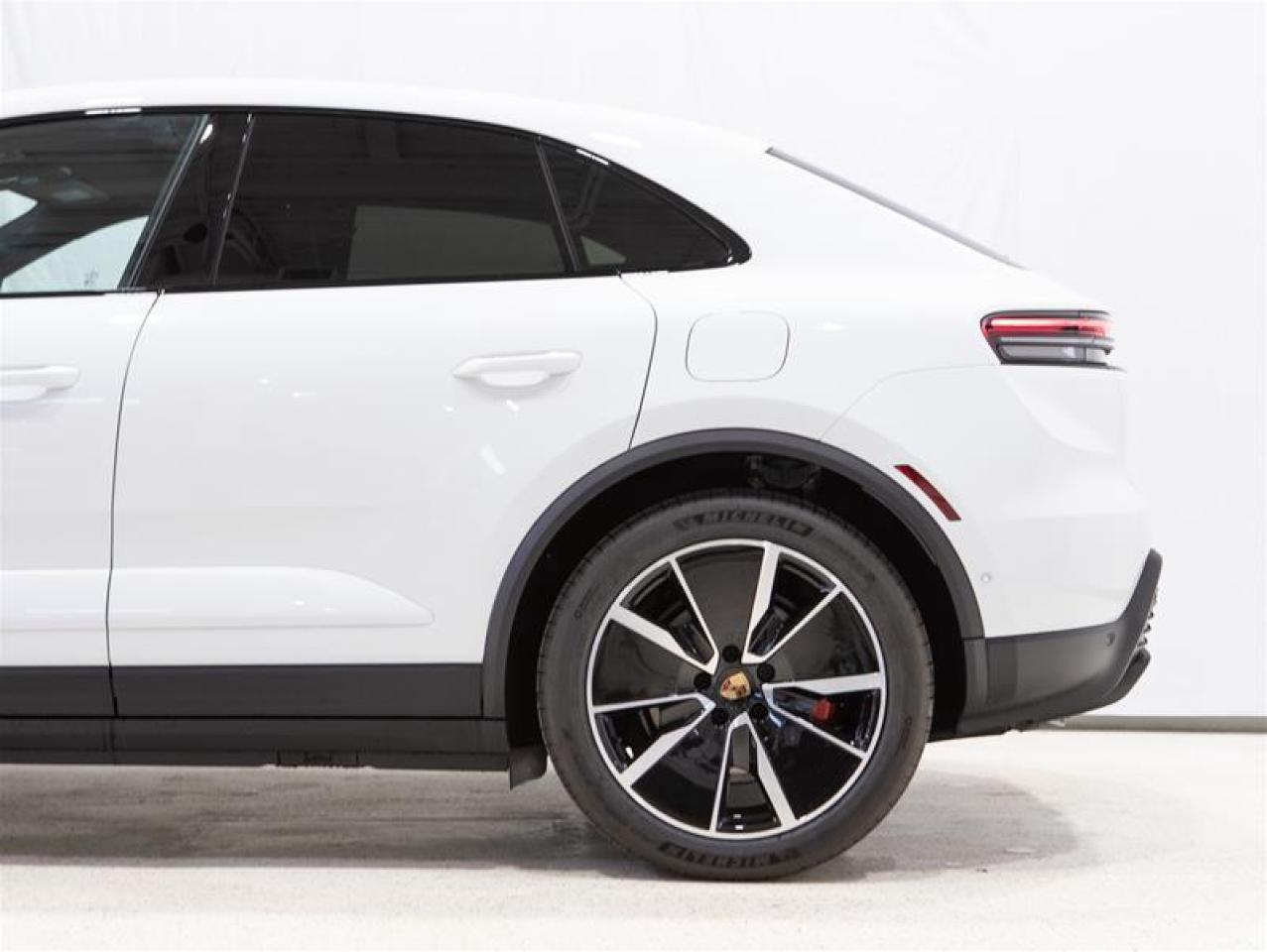 2025 Porsche Macan Electric 4S AWD Photo