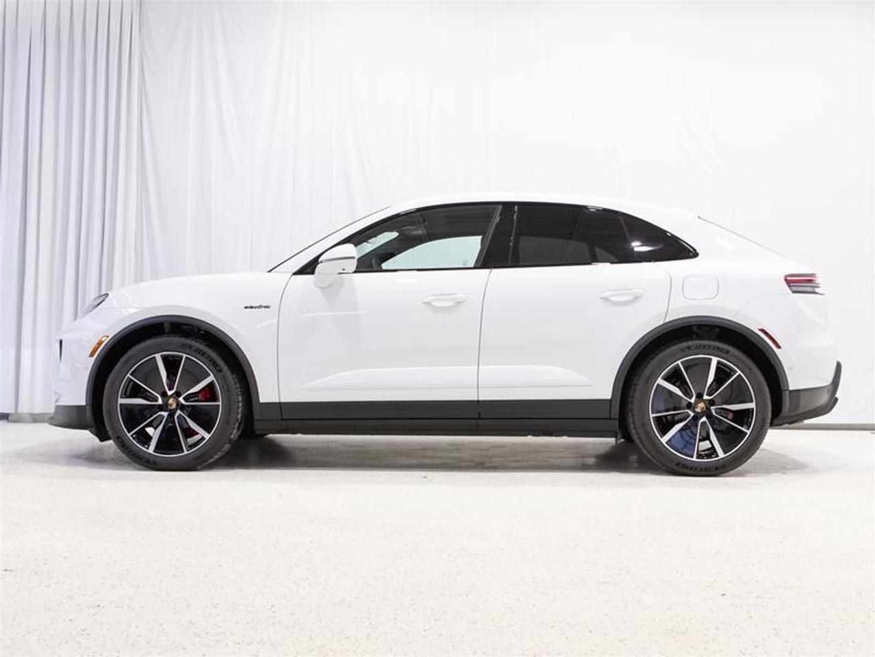 2025 Porsche Macan Electric 4S AWD Photo