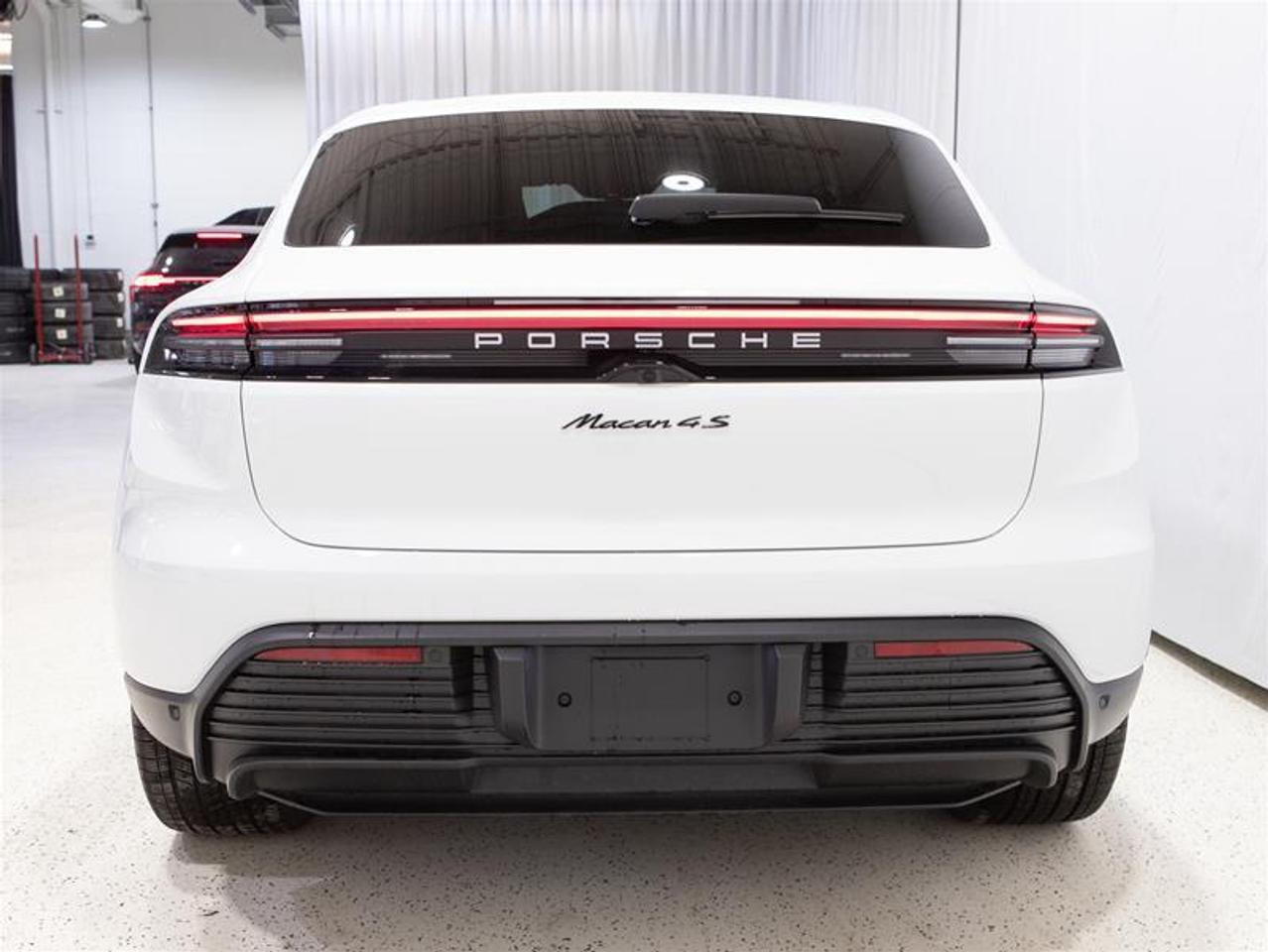 2025 Porsche Macan Electric 4S AWD Photo