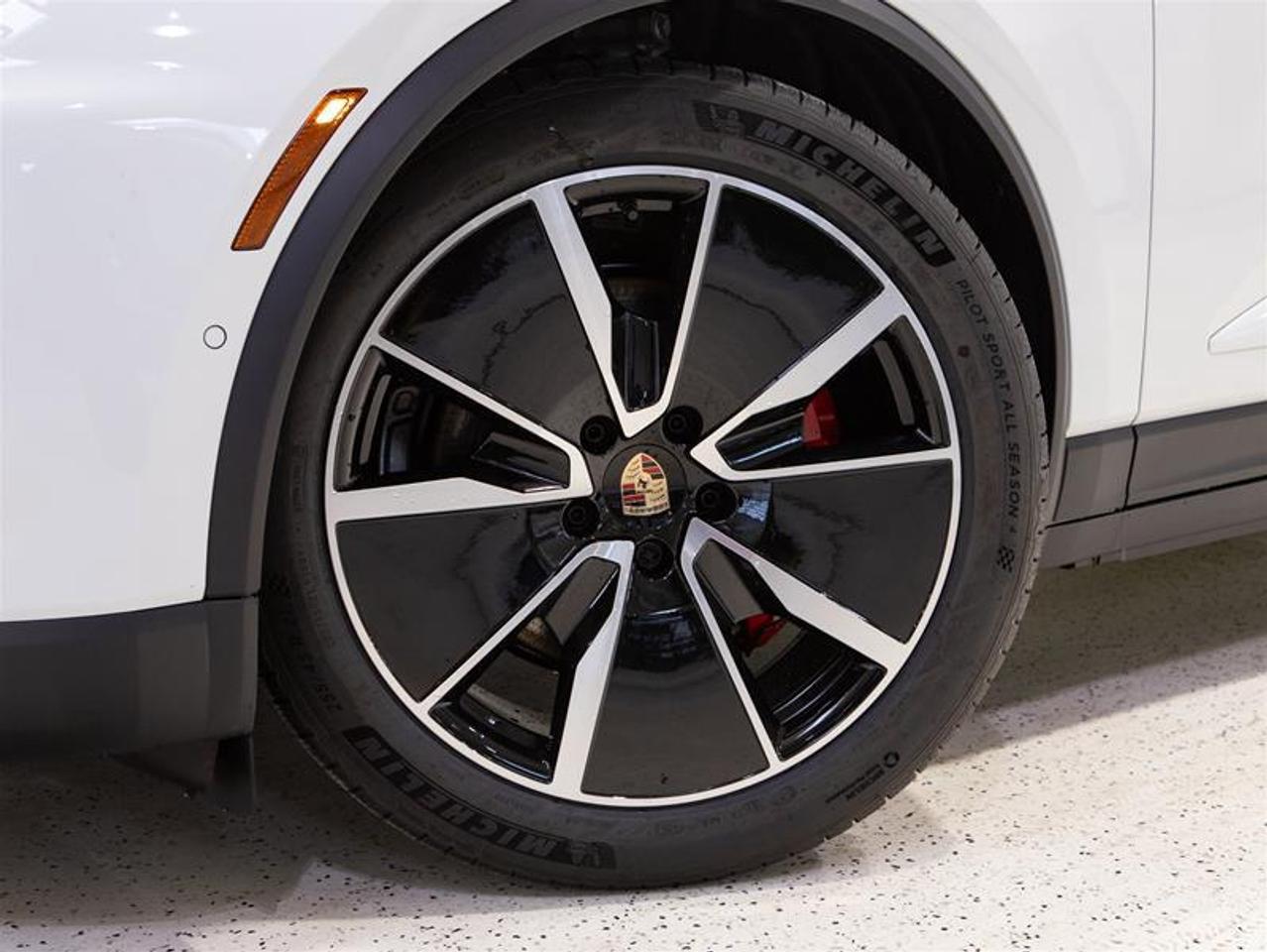 2025 Porsche Macan Electric 4S AWD Photo