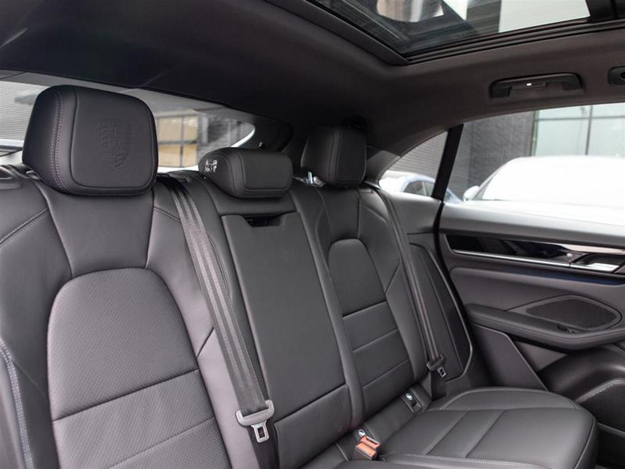 2025 Porsche Macan Electric 4S AWD Photo