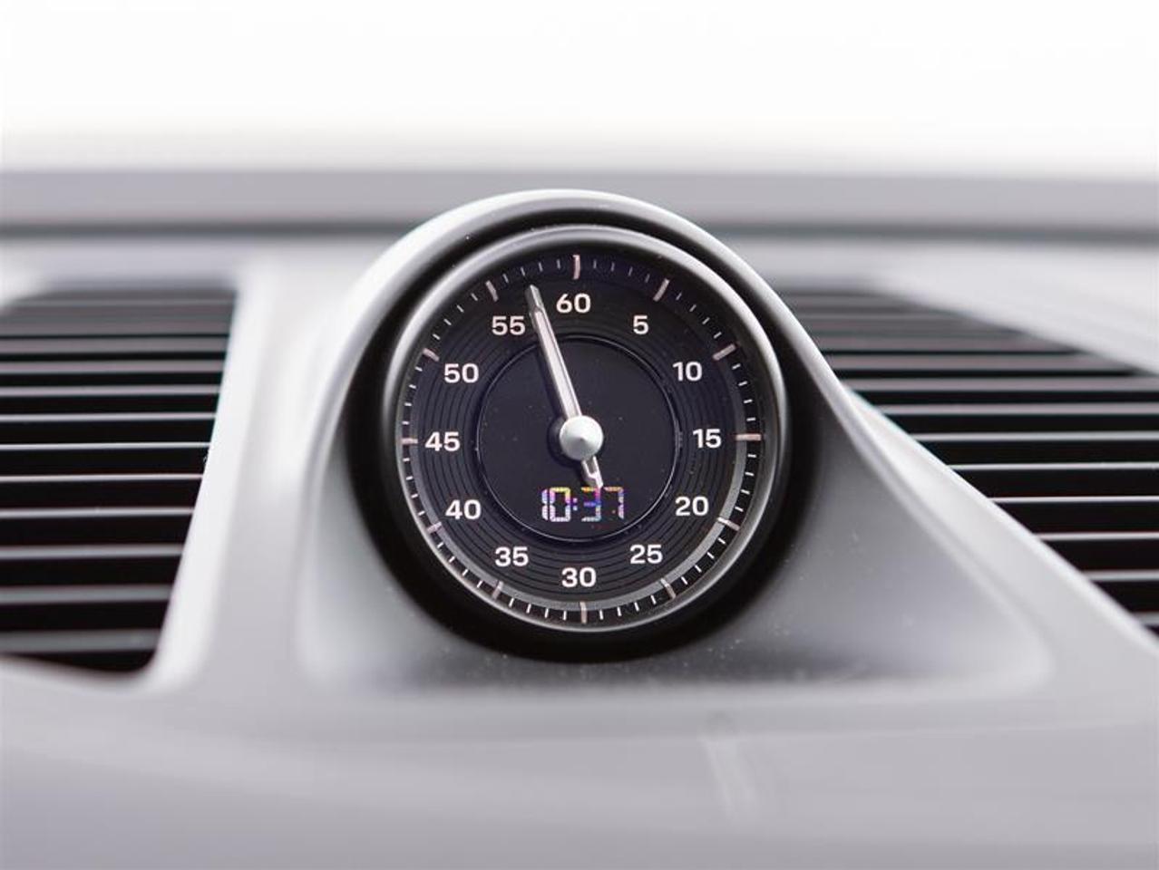 2025 Porsche Macan Electric 4S AWD Photo