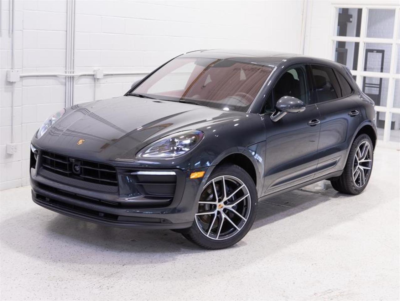 2025 Porsche Macan AWD Photo