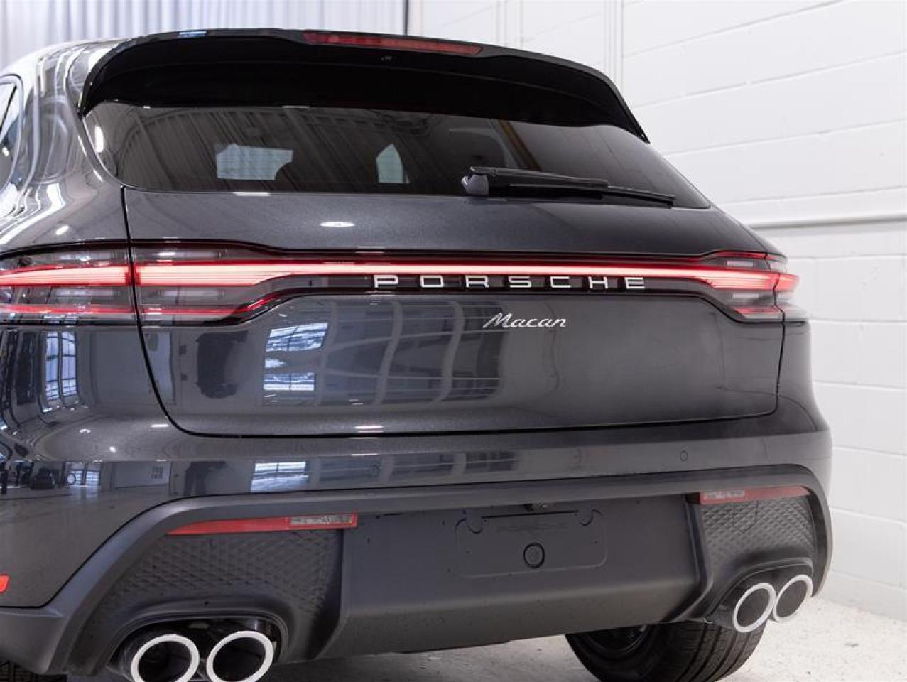 2025 Porsche Macan AWD Photo