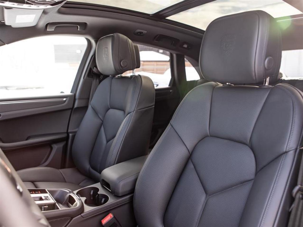 2025 Porsche Macan AWD Photo