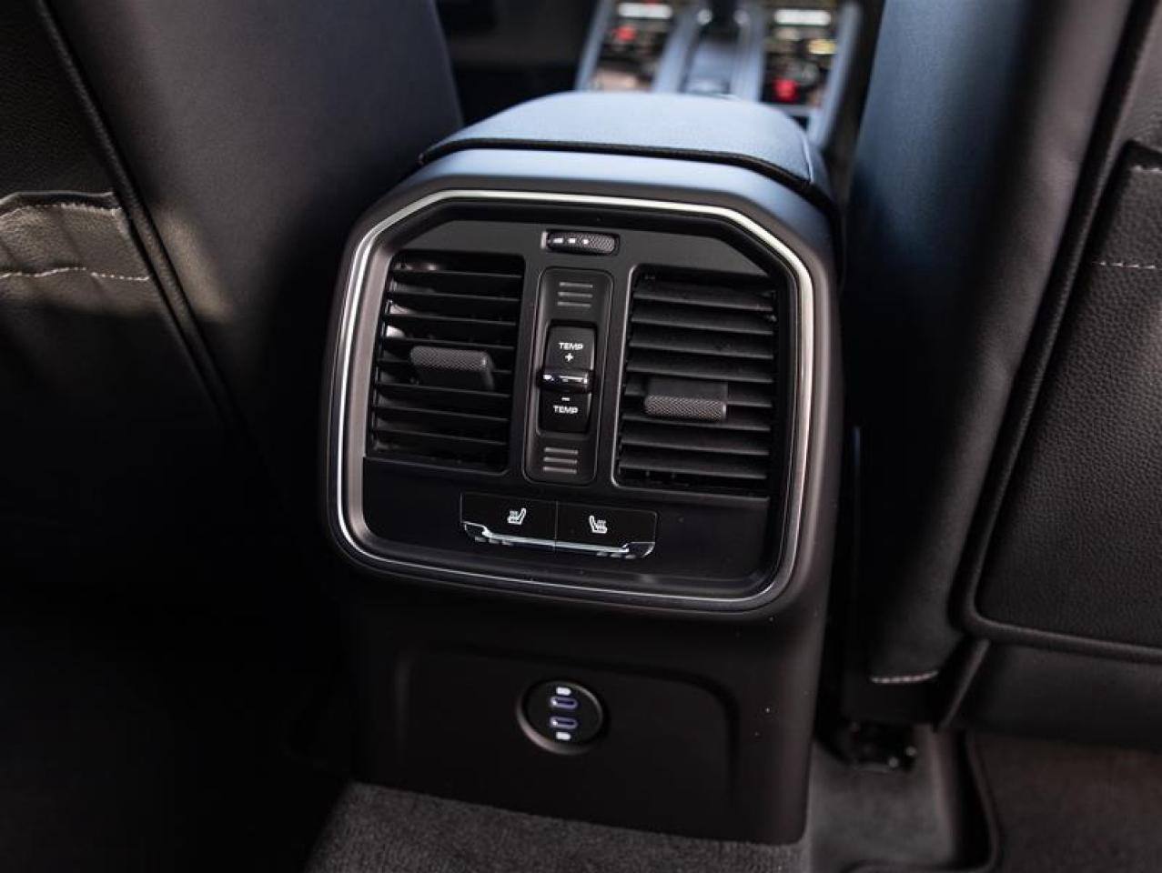 2025 Porsche Macan AWD Photo