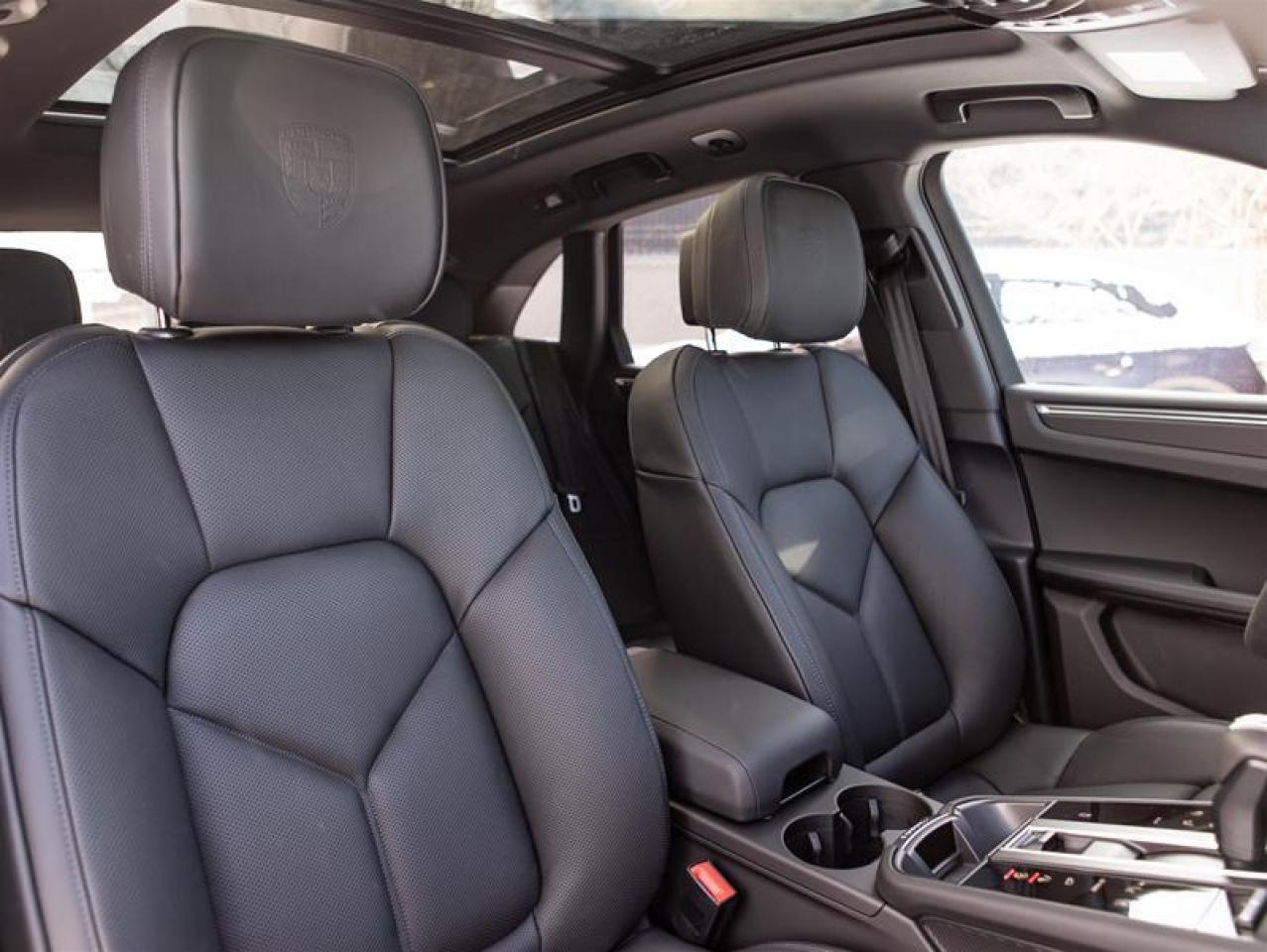 2025 Porsche Macan AWD Photo