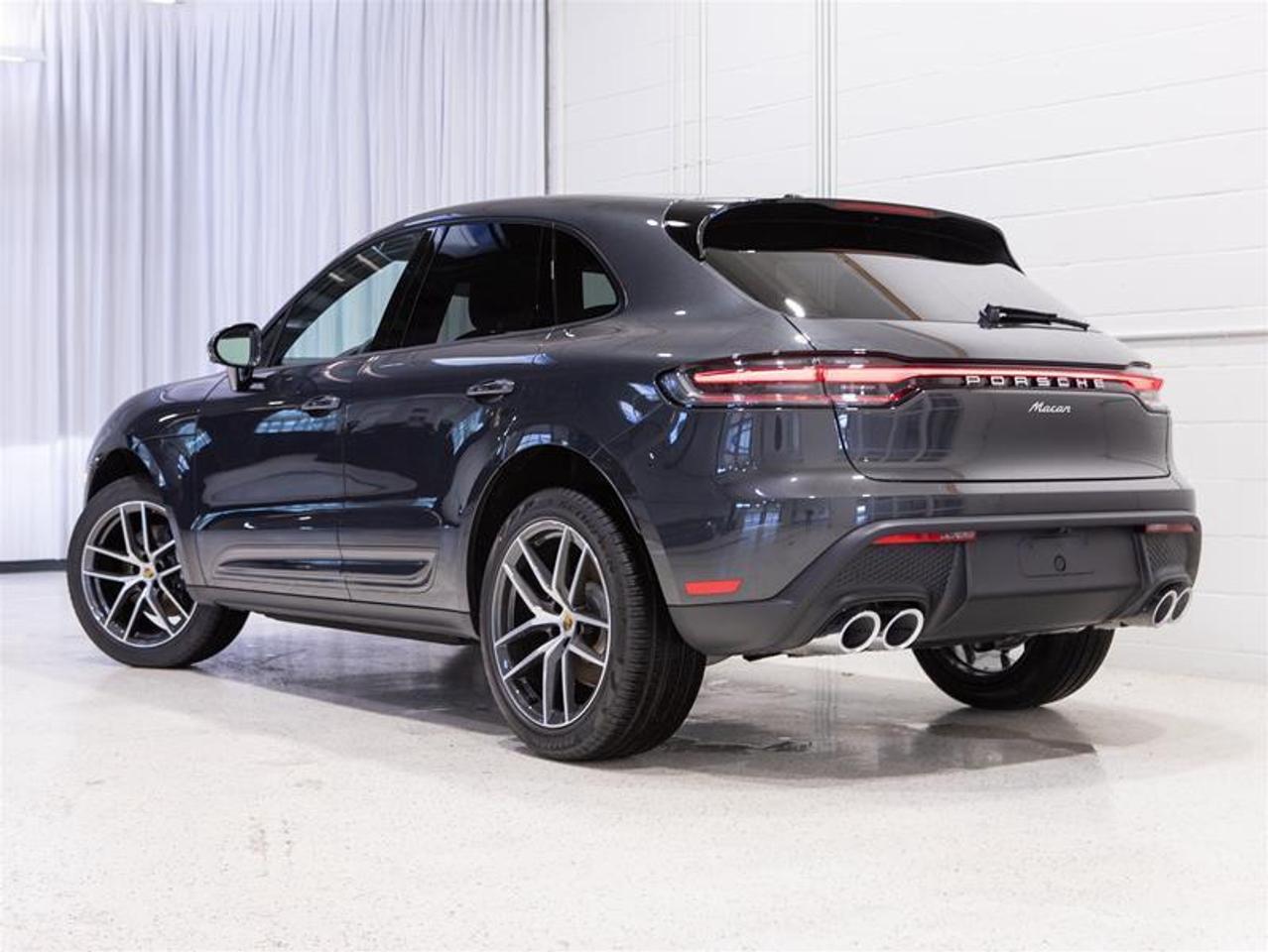 2025 Porsche Macan AWD Photo2