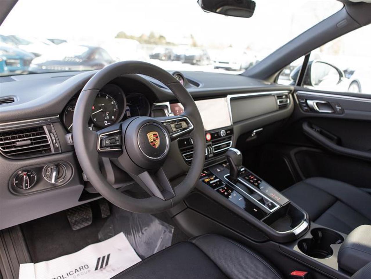 2025 Porsche Macan AWD Photo