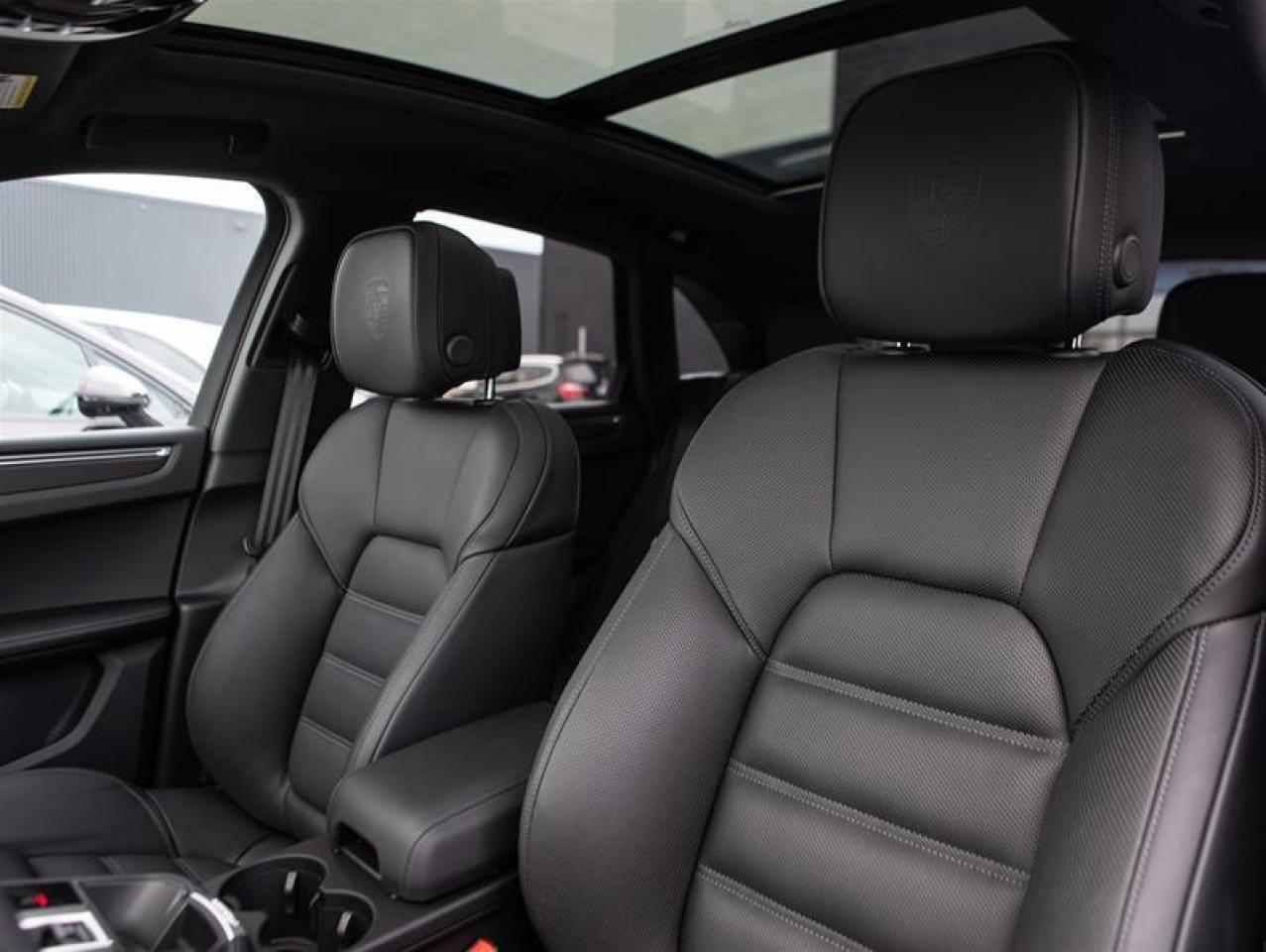 2024 Porsche Macan AWD Photo