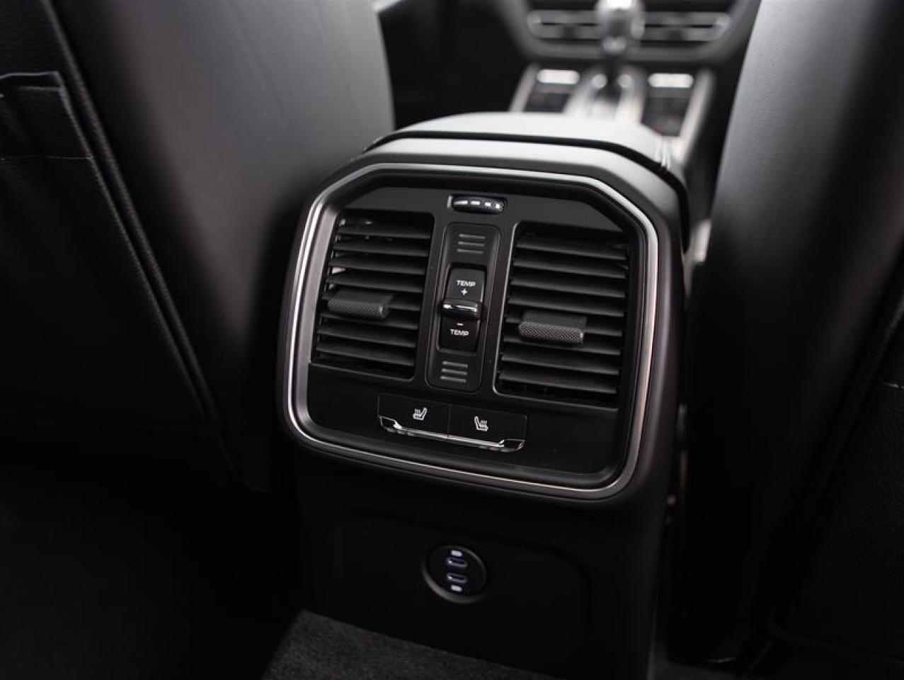 2024 Porsche Macan AWD Photo