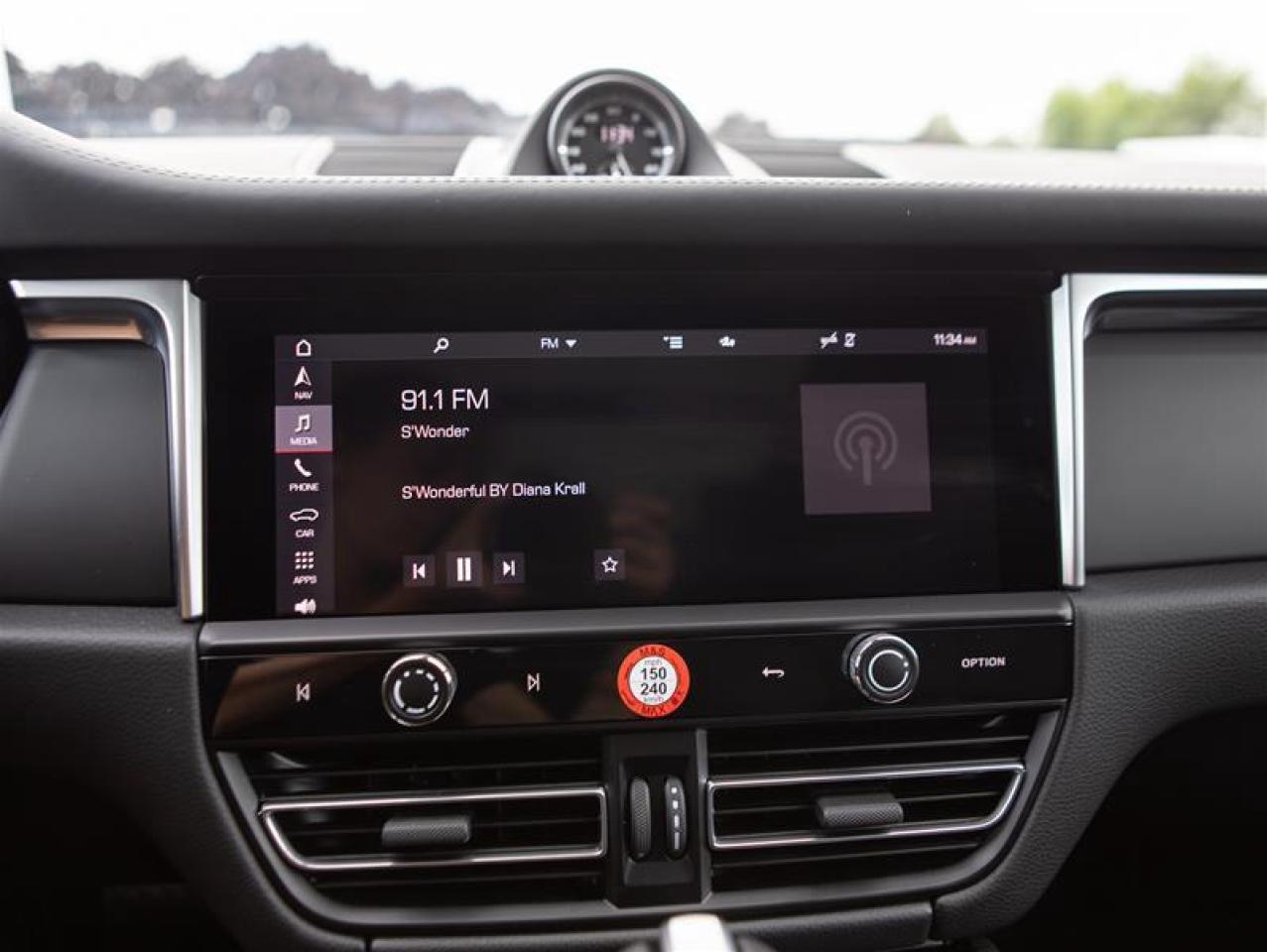 2024 Porsche Macan AWD Photo