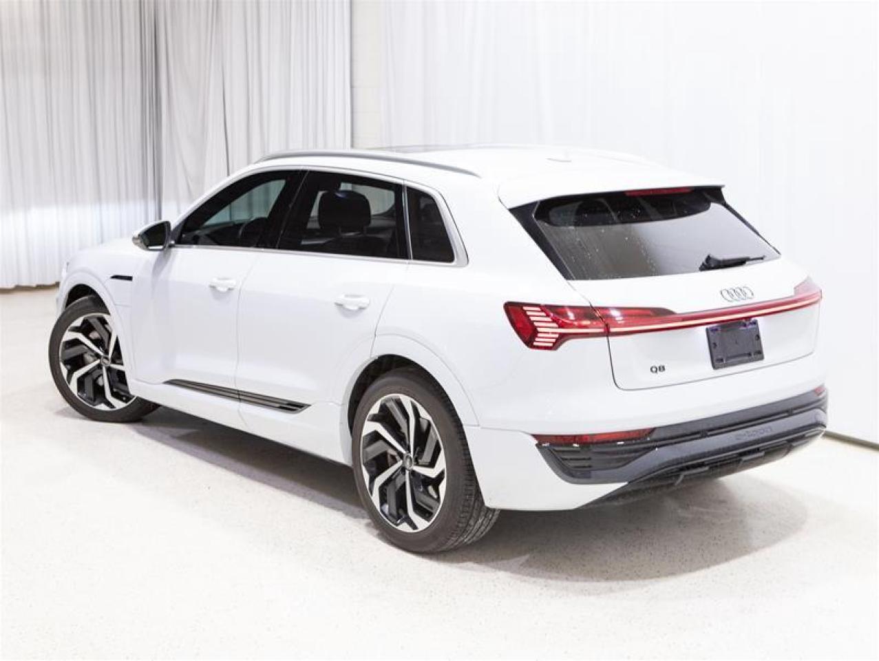 2024 Audi Q8 e-tron quattro Photo3