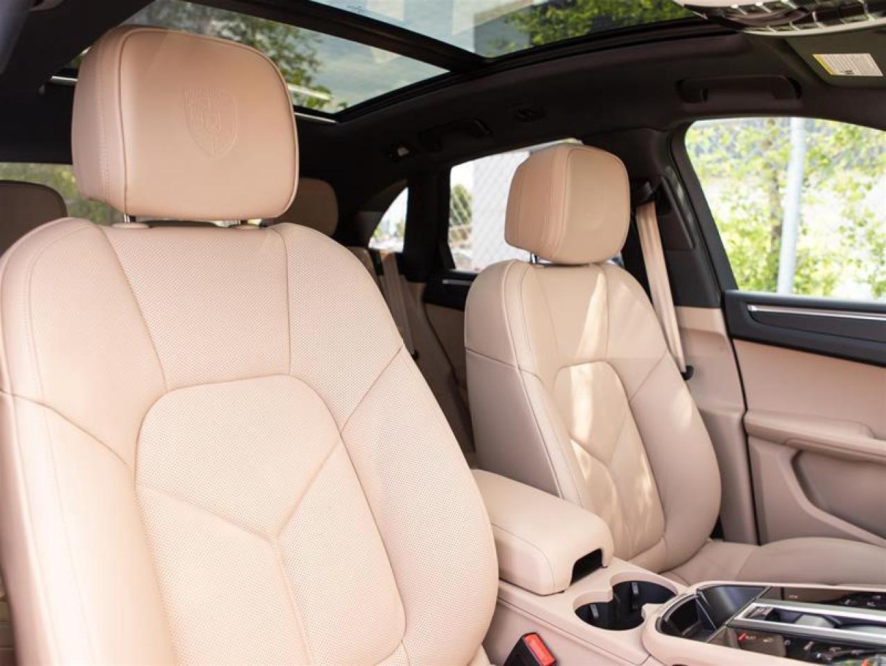 2025 Porsche Macan AWD Photo