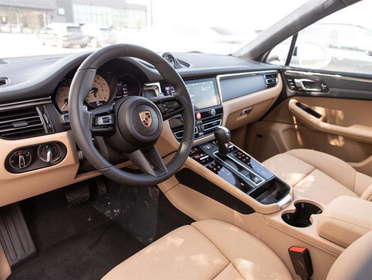 2025 Porsche Macan AWD Photo