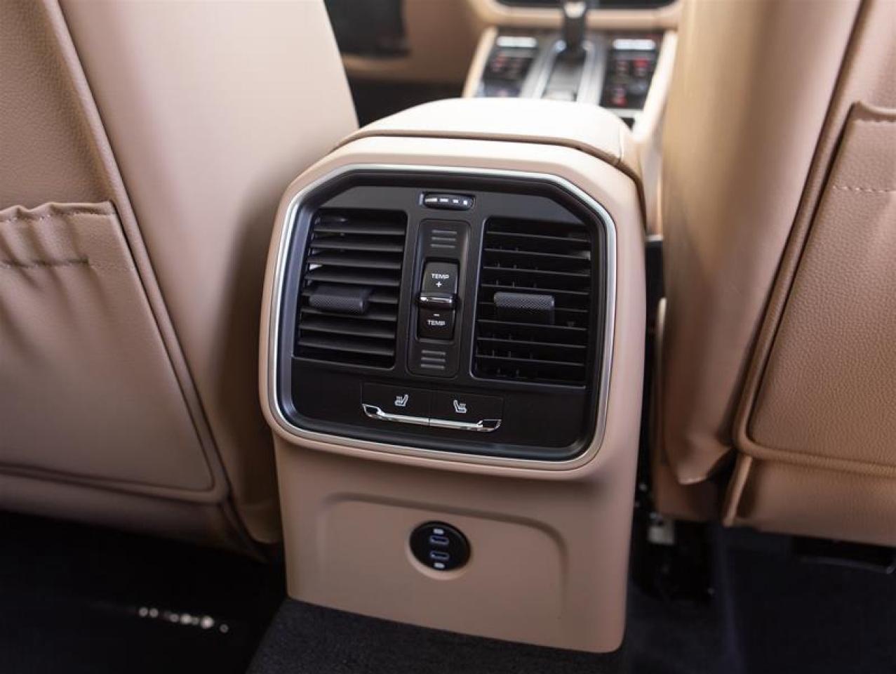 2025 Porsche Macan AWD Photo