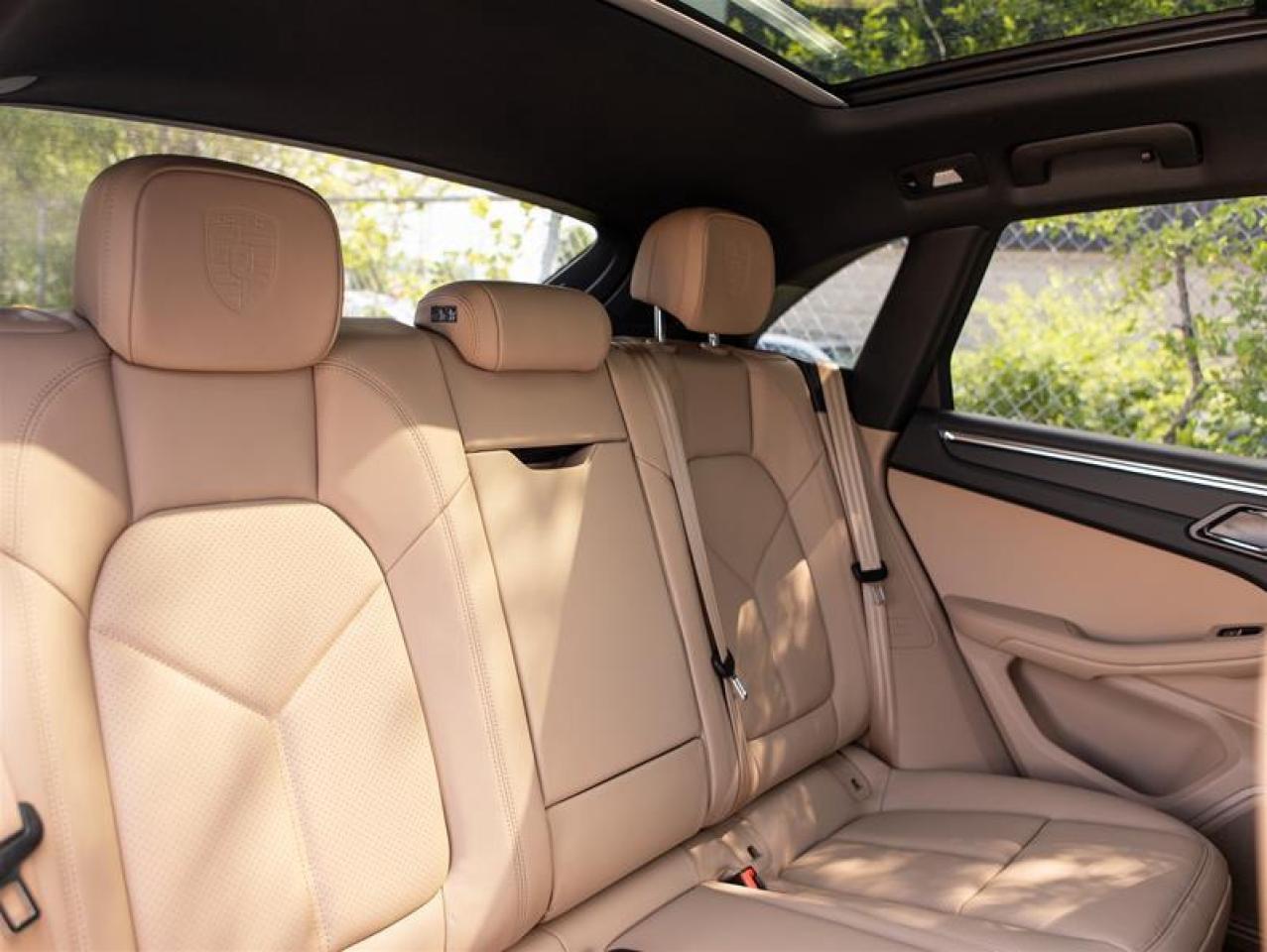 2025 Porsche Macan AWD Photo