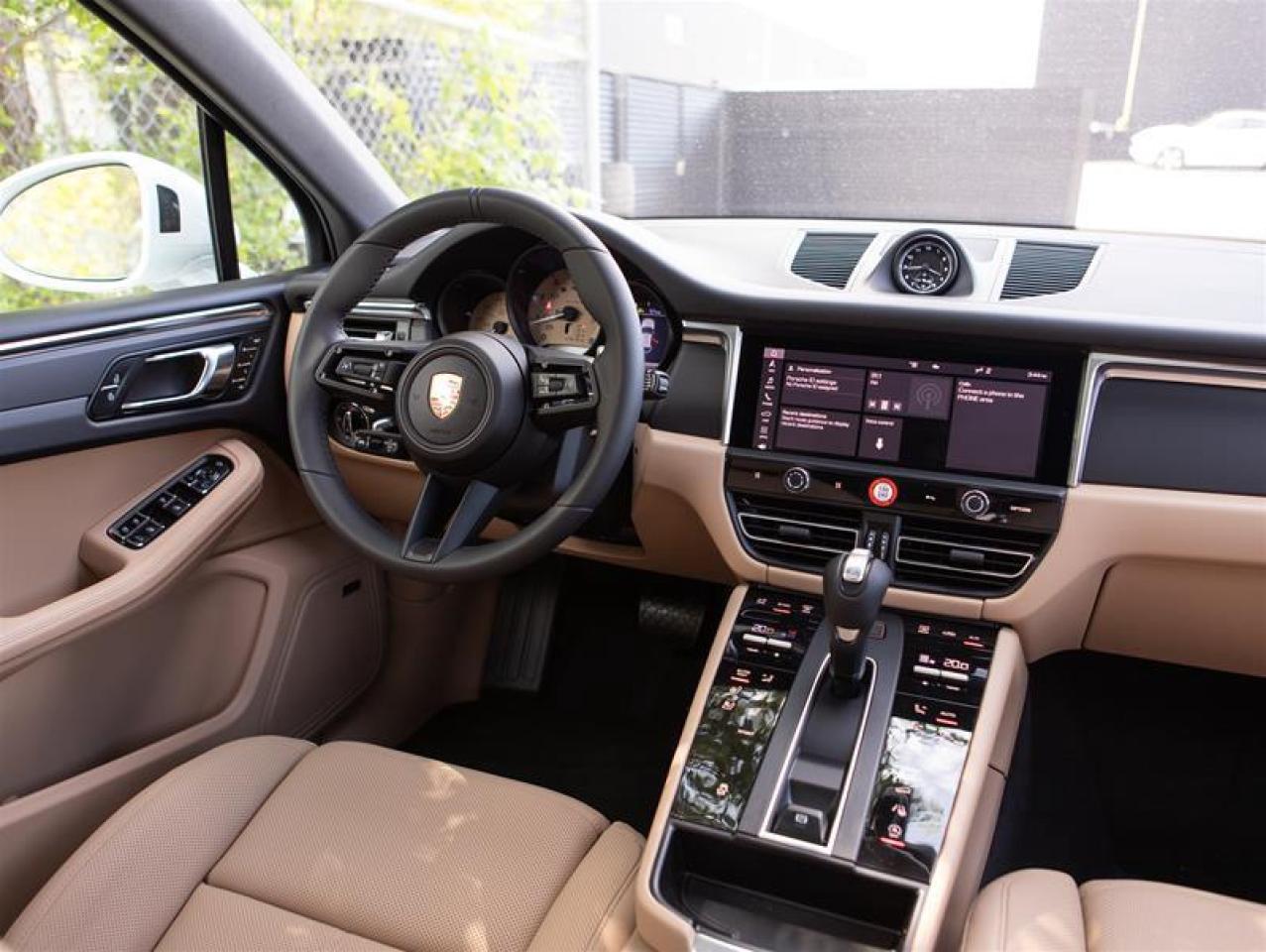 2025 Porsche Macan AWD Photo