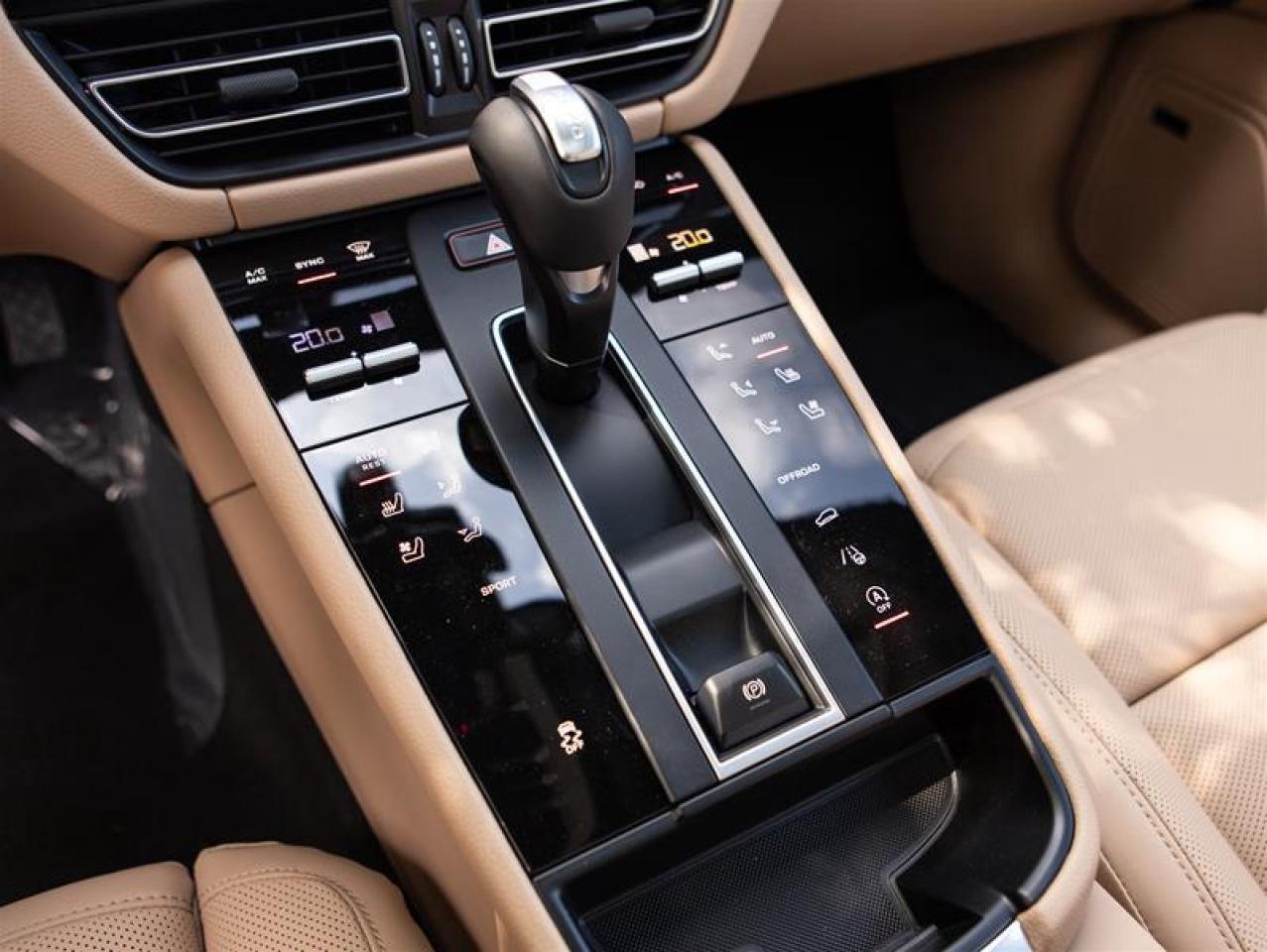 2025 Porsche Macan AWD Photo