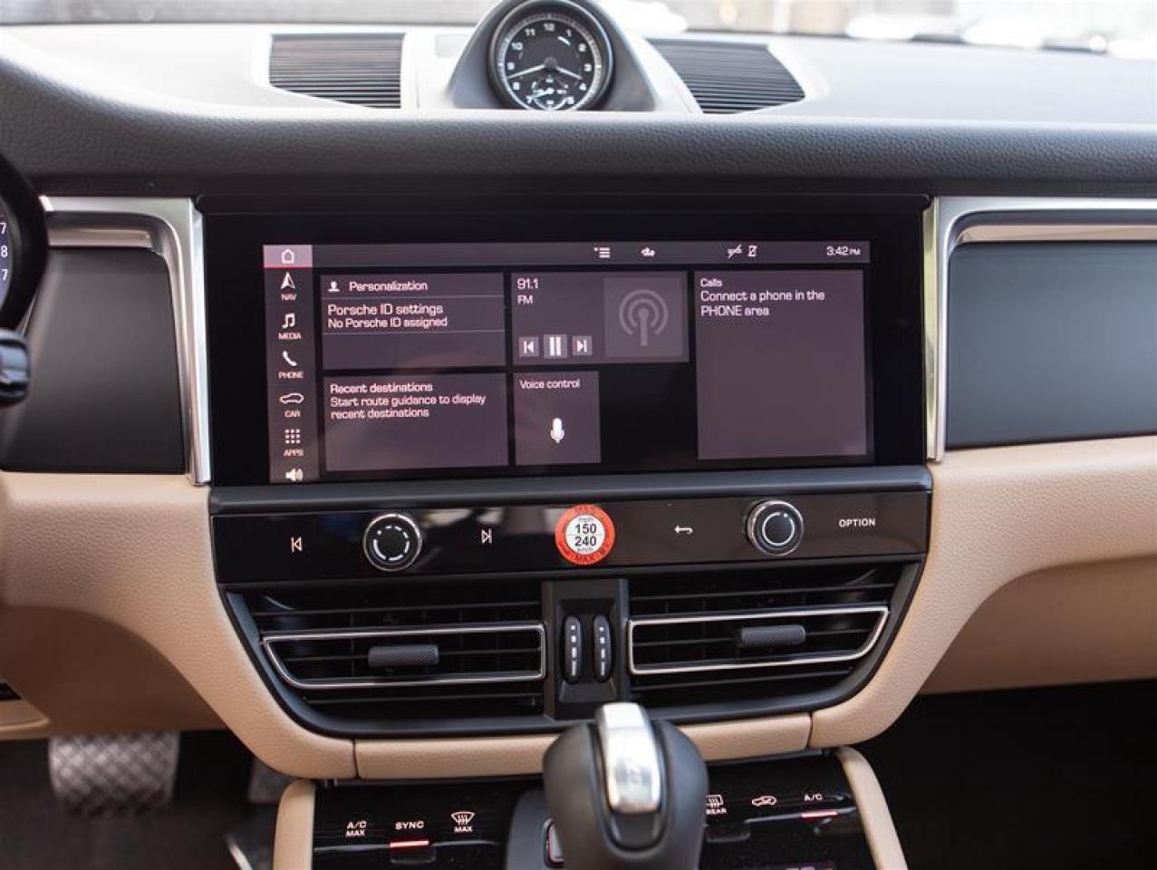 2025 Porsche Macan AWD Photo