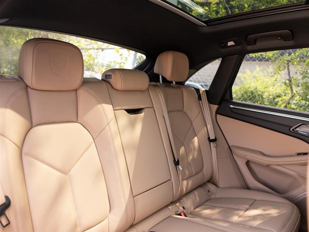 2025 Porsche Macan AWD Photo