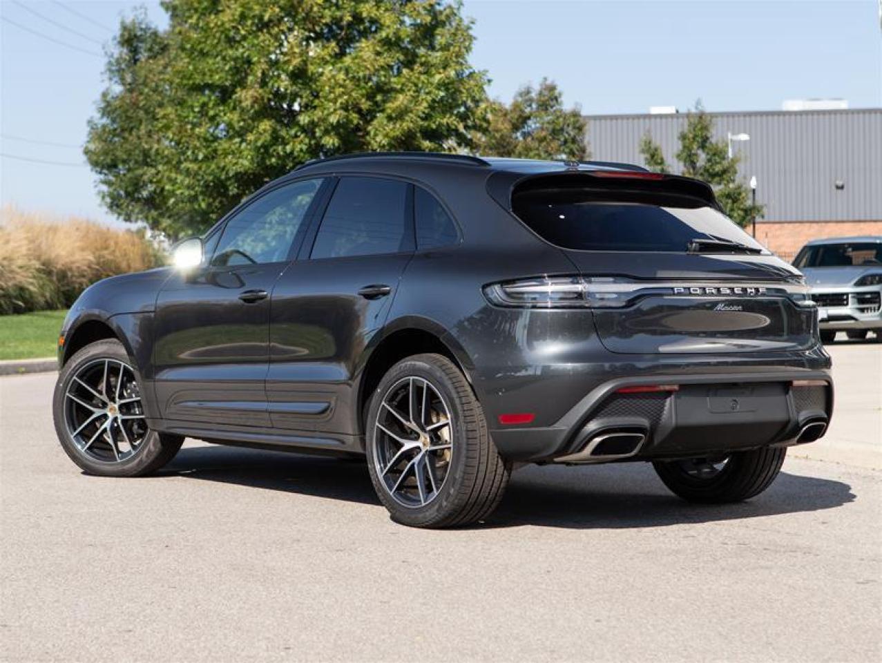 2024 Porsche Macan AWD Photo2