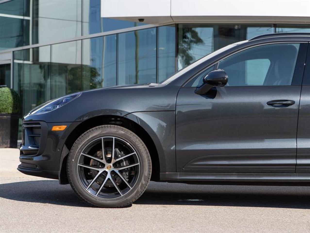 2024 Porsche Macan AWD Photo