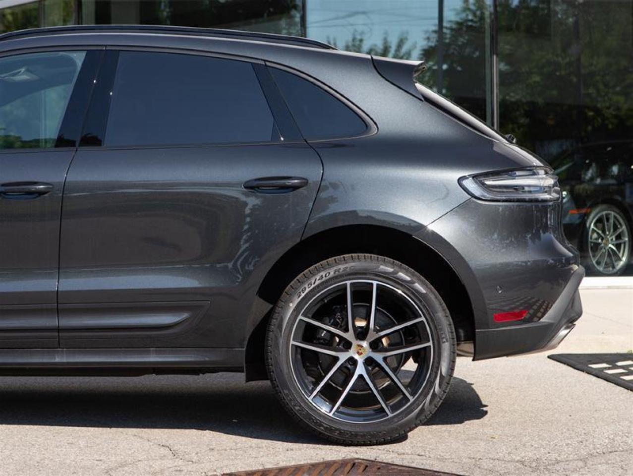2024 Porsche Macan AWD Photo