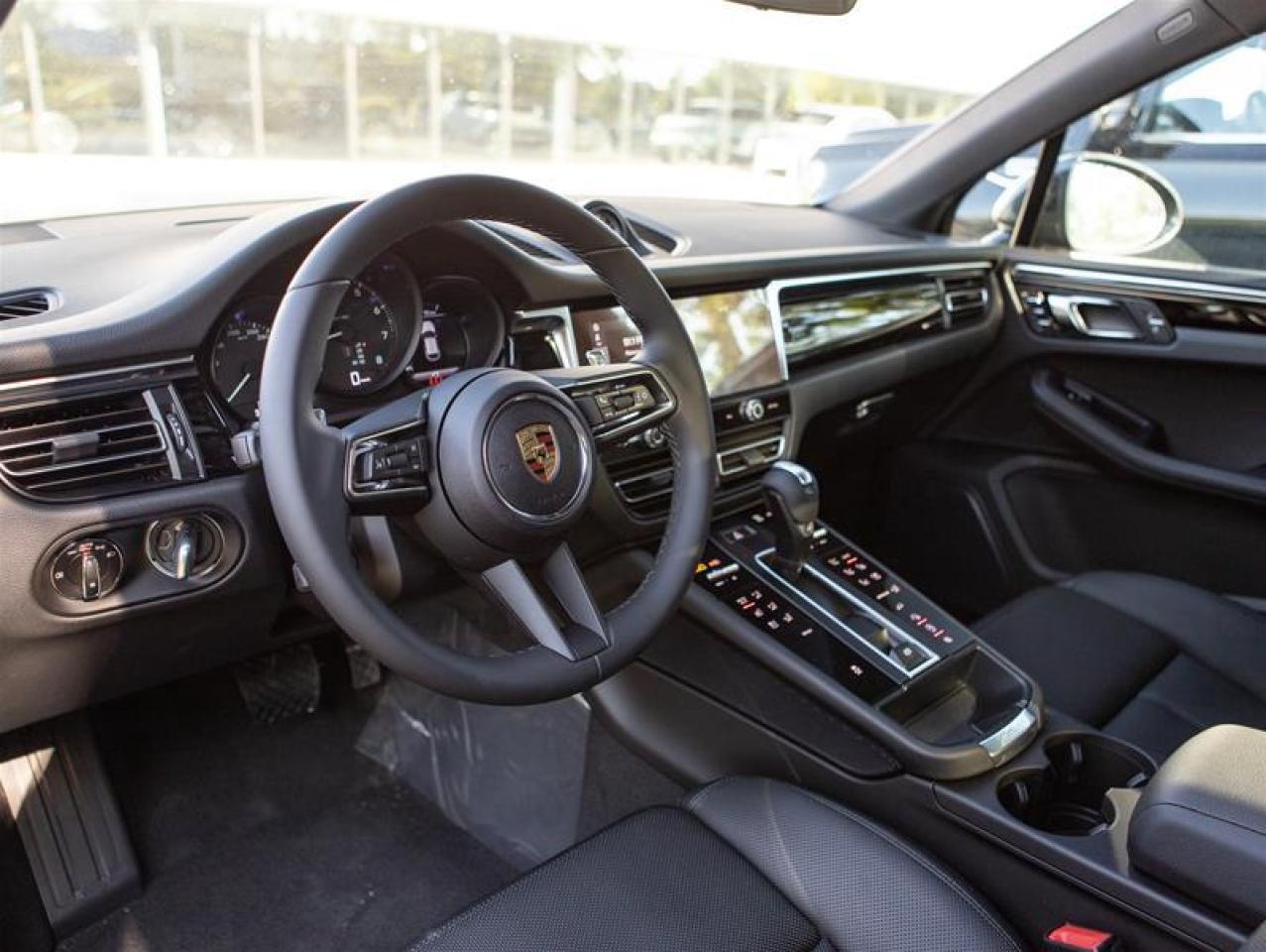 2024 Porsche Macan AWD Photo