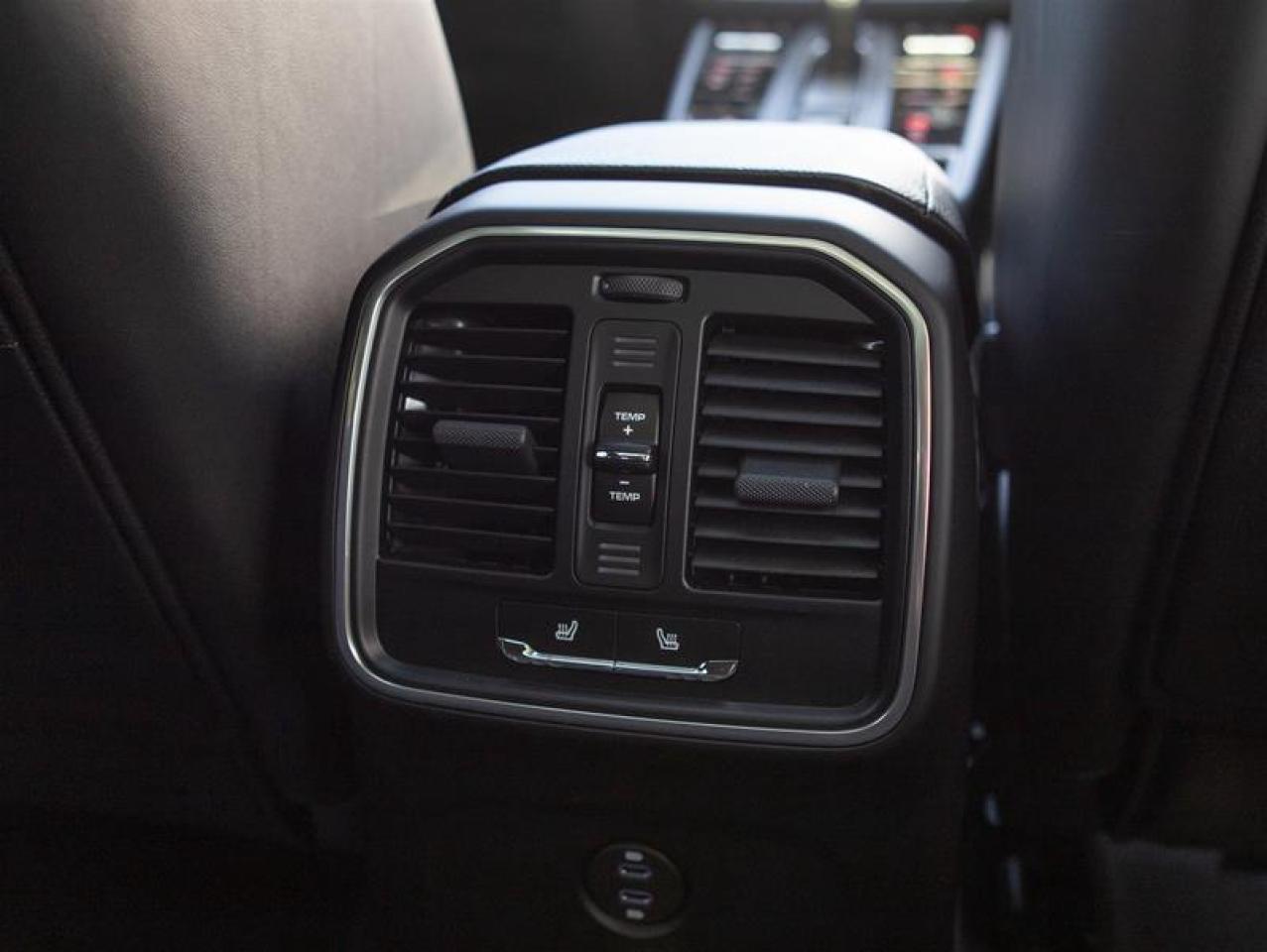 2024 Porsche Macan AWD Photo