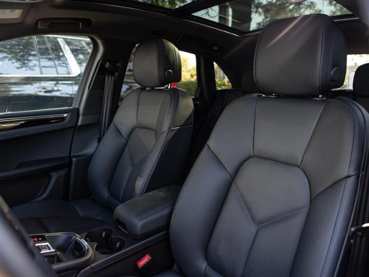 2024 Porsche Macan AWD Photo