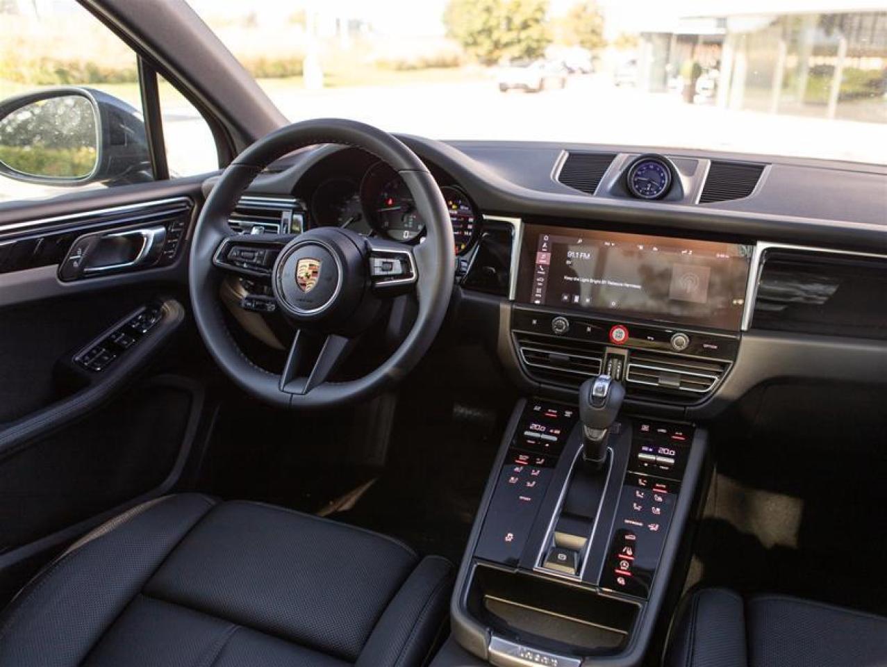 2024 Porsche Macan AWD Photo