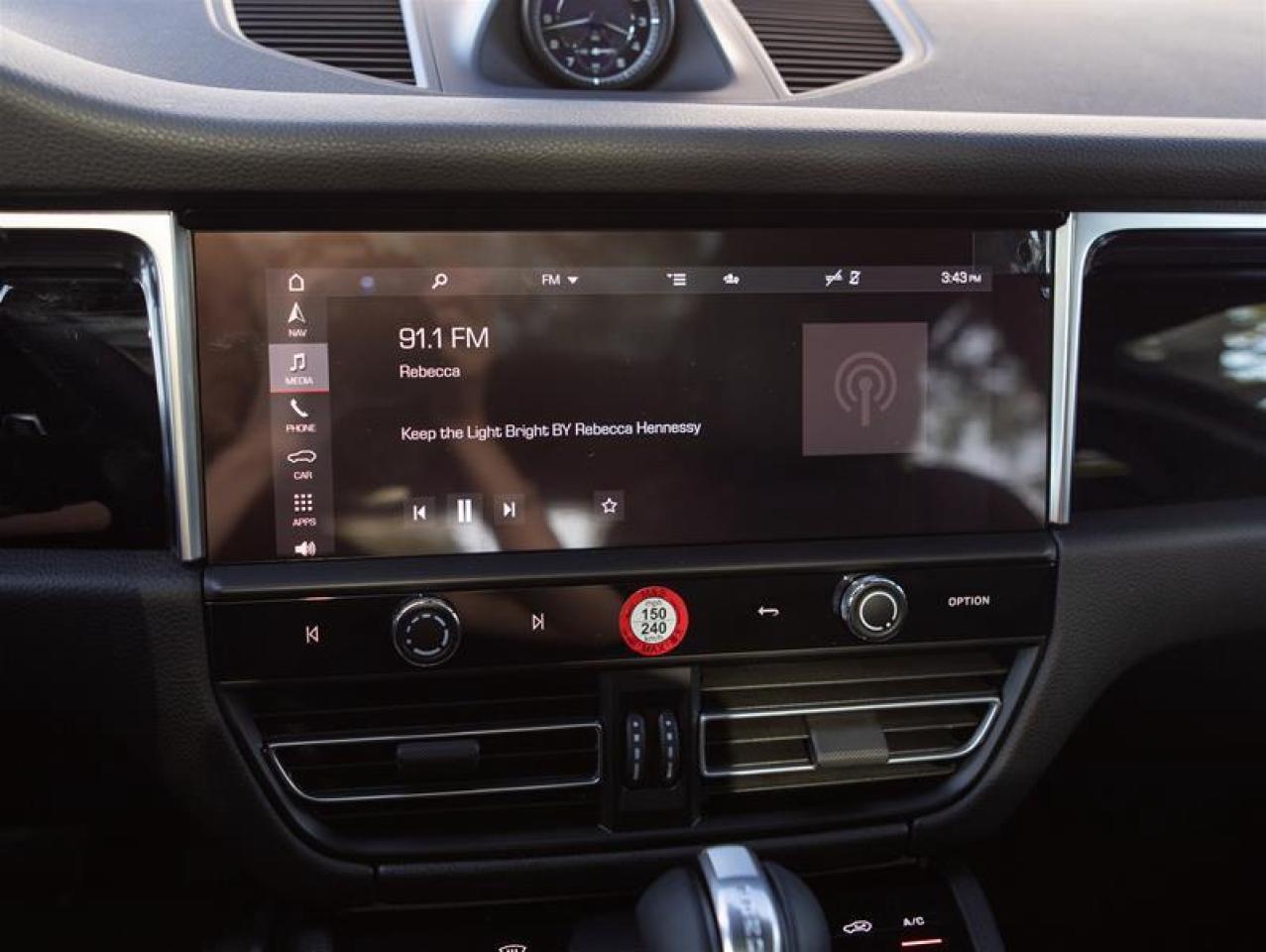 2024 Porsche Macan AWD Photo