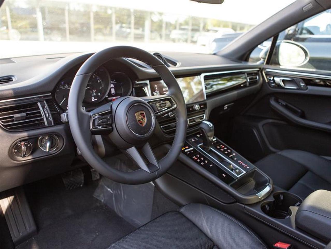 2024 Porsche Macan AWD Photo