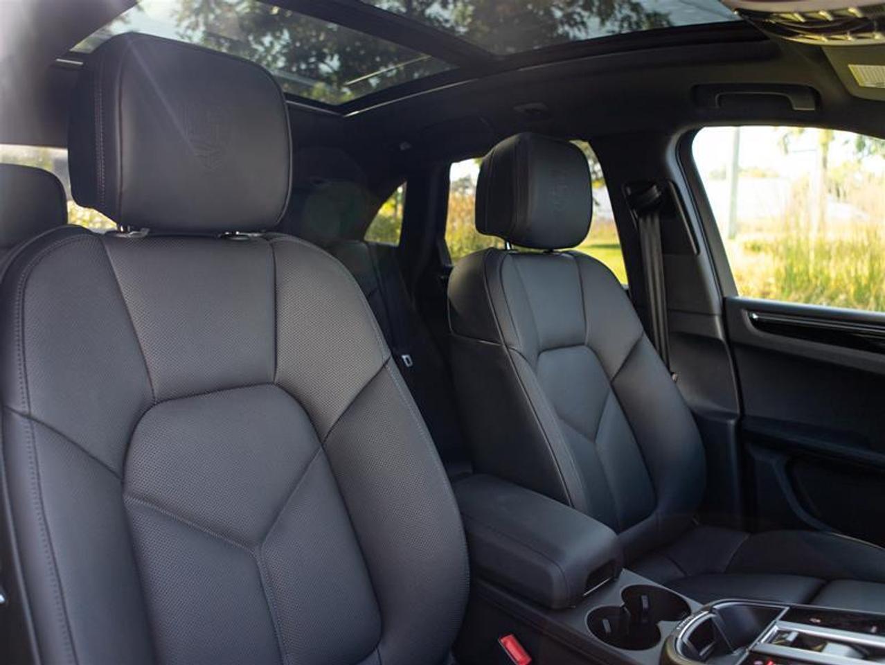 2024 Porsche Macan AWD Photo
